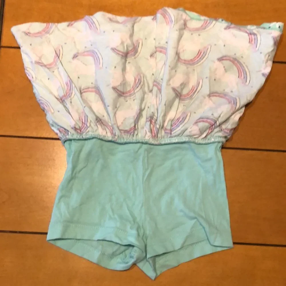 CARTERS  girls rainbow and unicorn skort size 2t.